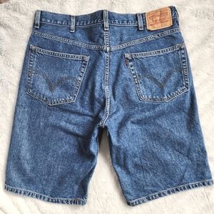 Levi's 505 Regular Straight Leg 38 Medium Wash Denim Jean Shorts
